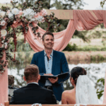 Wie freie Trauredner Ihre Zeremonie unvergesslich machen können
