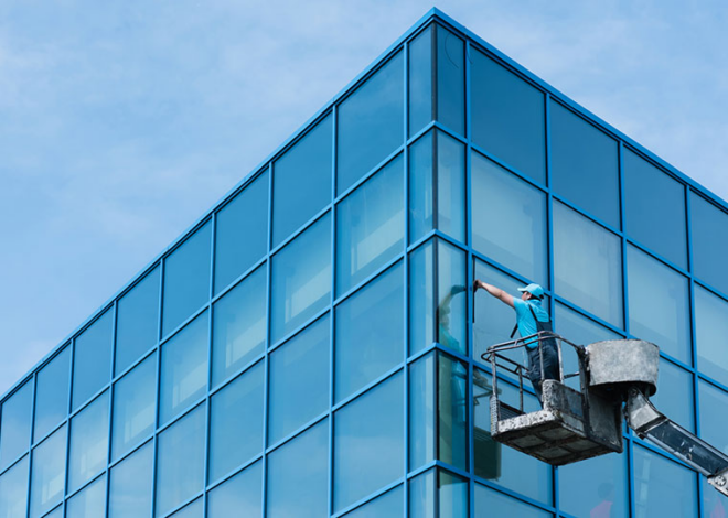 Wie ein Glasreinigungsfirma den Glanz Ihrer Bürofenster wiederherstellt